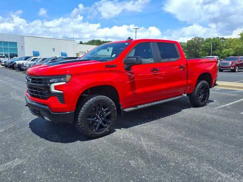 Used 2024 Chevrolet Silverado 1500 LT Trail Boss w/ Convenience Package II image 3