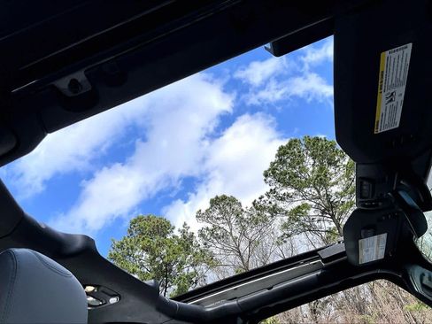 Used 2021 Jeep Wrangler Unlimited Sahara image 14