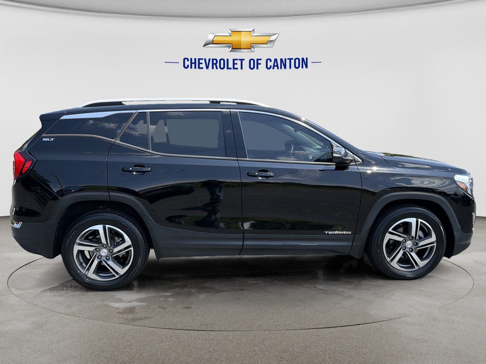 Used 2021 GMC Terrain SLT w/ Infotainment Package II FWD image 4