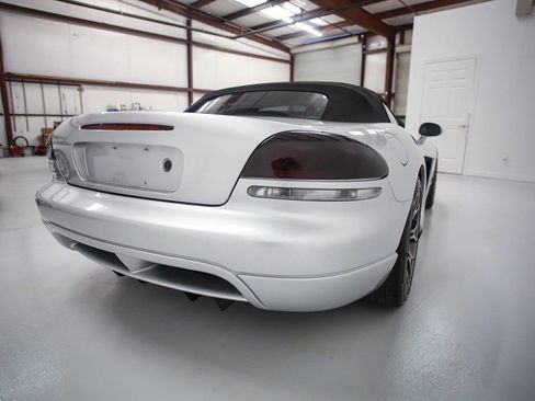 Used 2003 Dodge Viper SRT-10 image 8