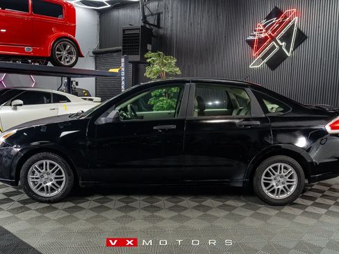 Used 2010 Ford Focus SE image 8
