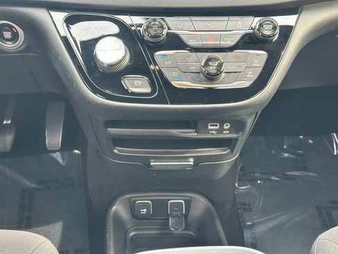 Used 2019 Chrysler Pacifica Touring Plus w/ S Appearance Package FWD image 15