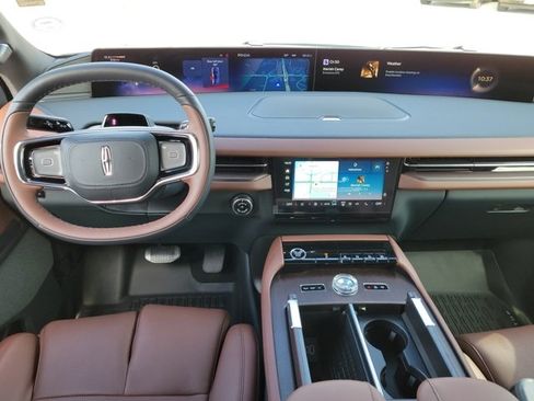 New 2025 Lincoln Navigator Reserve image 9