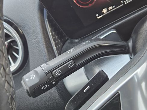 Used 2025 Mercedes-Benz GLB 250 4MATIC image 30