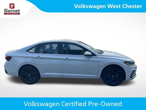Used 2026 Volkswagen Jetta SE w/ Black Wheel Package FWD image 4