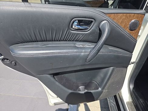 Used 2017 INFINITI QX80 2WD w/ Driver Assistance Package image 8