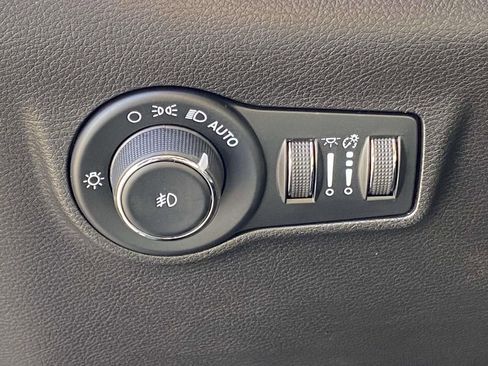 Used 2023 Jeep Compass Latitude w/ Sun and Sound Group image 19