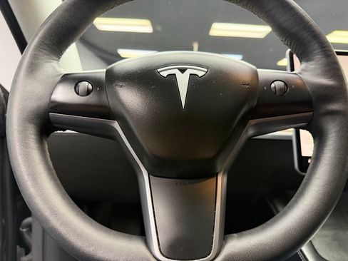 Used 2021 Tesla Model Y Long Range AWD/4WD image 23
