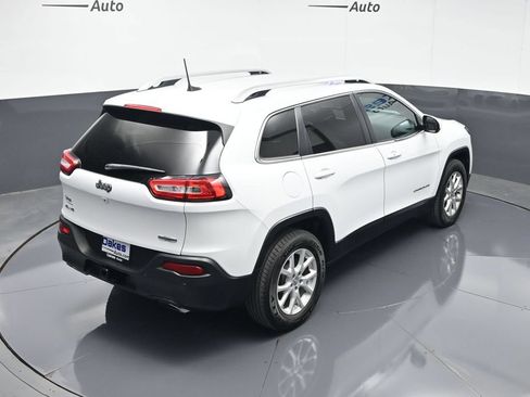 Used 2018 Jeep Cherokee Latitude Plus w/ Cold Weather Group AWD/4WD image 51