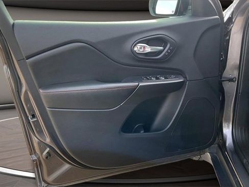 Used 2019 Jeep Cherokee Trailhawk image 21