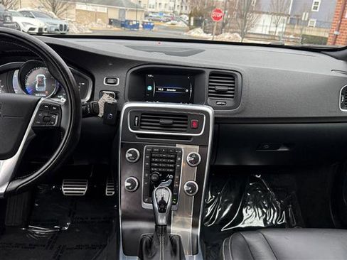 Used 2016 Volvo S60 T5 R-Design image 20