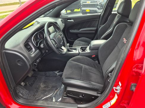 Used 2016 Dodge Charger R/T RWD image 9