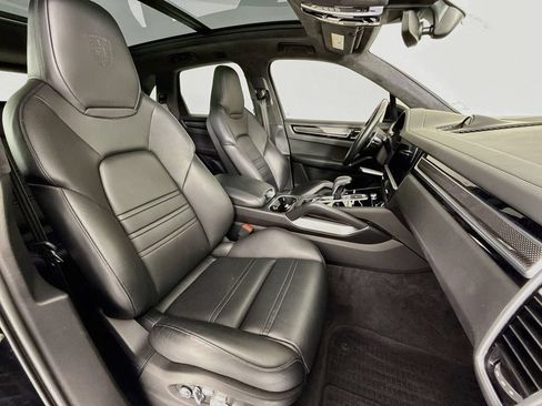 Certified 2020 Porsche Cayenne Turbo AWD/4WD image 30