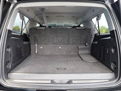 Used 2016 Chevrolet Suburban LT RWD image 15