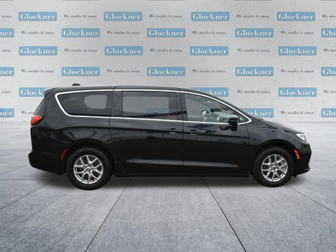 Used 2025 Chrysler Pacifica Select FWD image 4