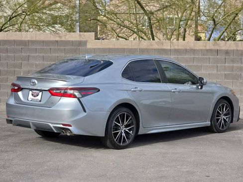 Used 2022 Toyota Camry SE image 9