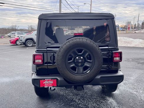 Used 2025 Jeep Wrangler Sport image 4