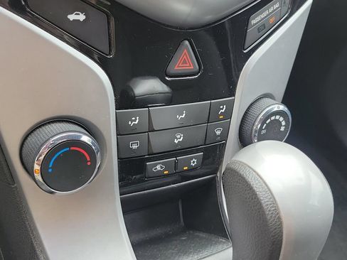 Used 2016 Chevrolet Cruze LT FWD image 34