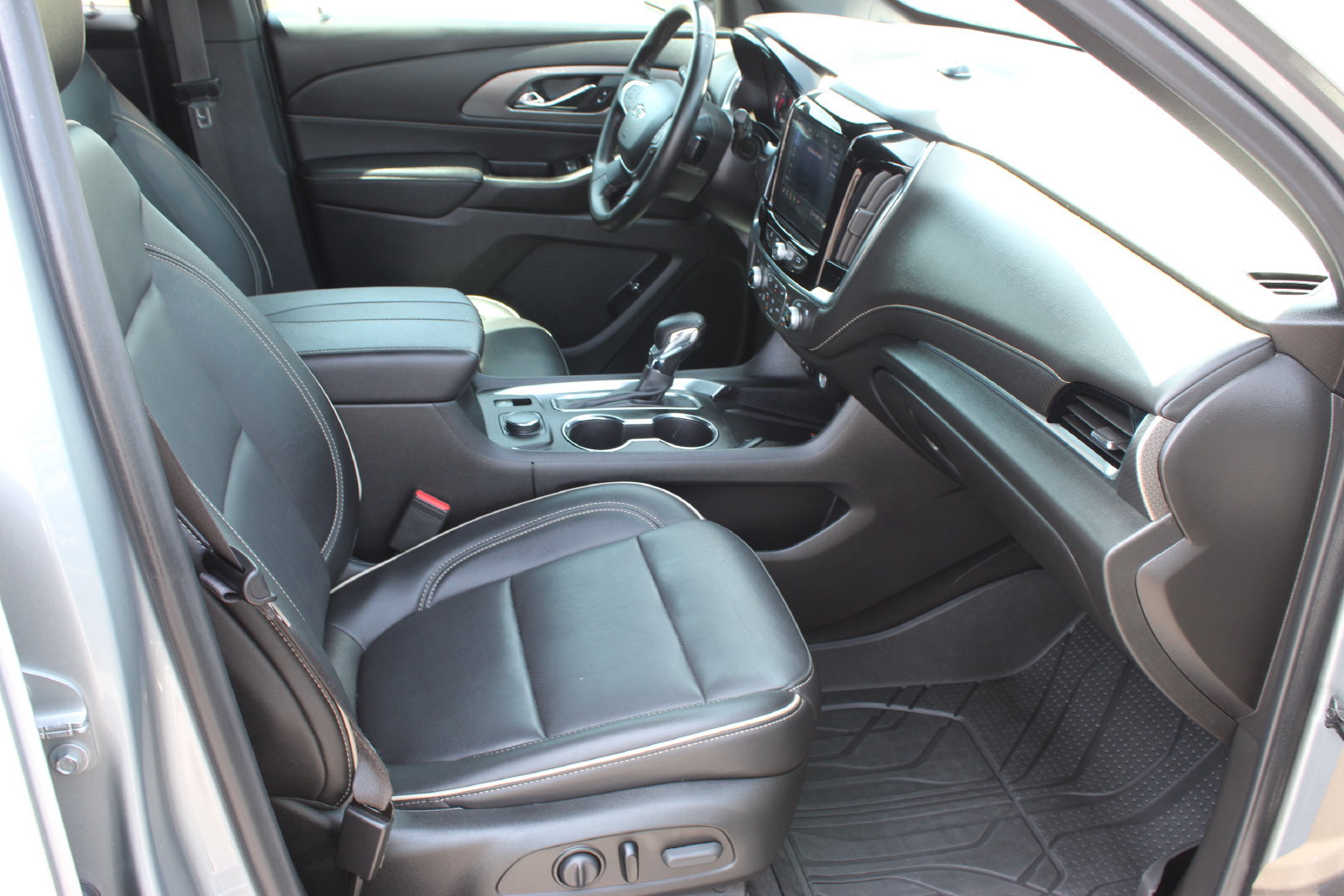 Used 2023 Chevrolet Traverse Premier w/ Redline Edition FWD image 24