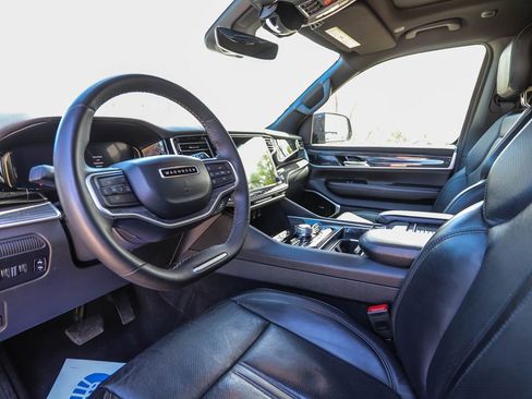 Used 2022 Jeep Wagoneer Series III w/ Premium Group I AWD/4WD image 10