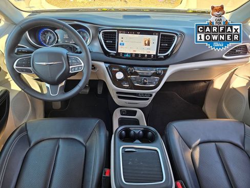 Used 2024 Chrysler Pacifica Touring-L FWD image 14