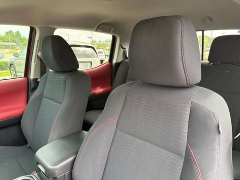Used 2019 Toyota Tacoma SR5 AWD/4WD image 24