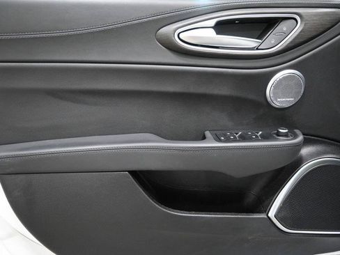 Used 2023 Alfa Romeo Giulia Ti AWD/4WD image 9