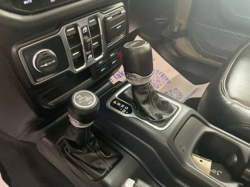 Used 2025 Jeep Gladiator Sport AWD/4WD image 28