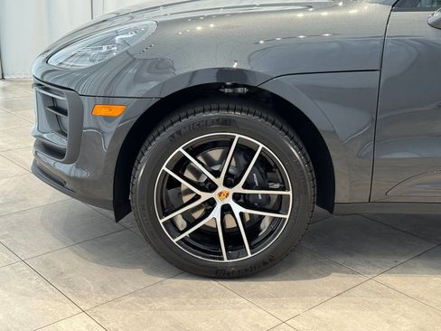 Certified 2025 Porsche Macan image 11