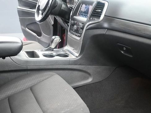 Used 2021 Jeep Grand Cherokee Laredo RWD image 23