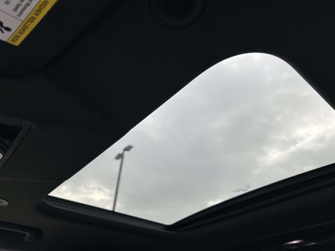 Used 2022 Land Rover Discovery HSE R-Dynamic image 12