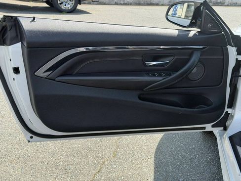Used 2018 BMW M4 Convertible RWD image 18