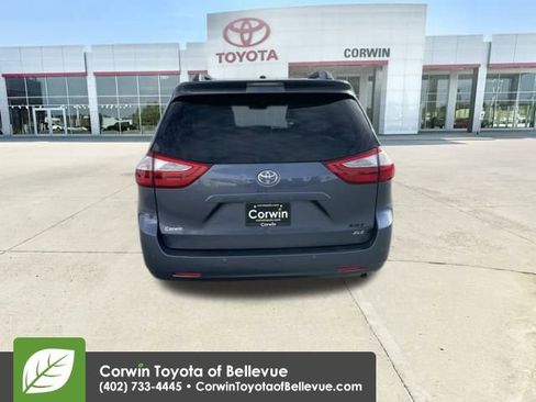 Used 2015 Toyota Sienna L image 4