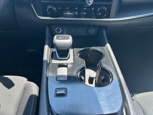 Used 2023 Nissan Rogue S FWD image 16