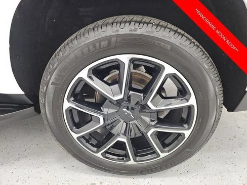 Used 2023 Chevrolet Suburban RST w/ Luxury Package AWD/4WD image 10