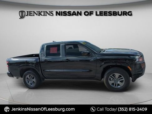 Certified 2025 Nissan Frontier SV RWD image 2