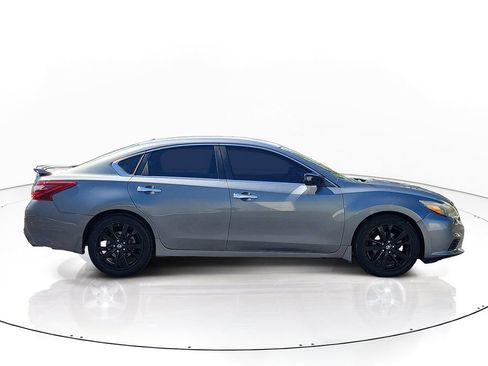 Certified 2018 Nissan Altima 2.5 SR w/ SR Midnight Edition FWD image 6