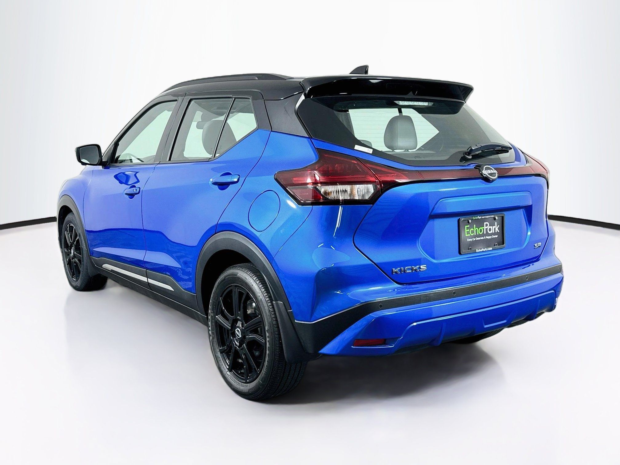 Used 2024 Nissan Kicks SR w/ SR Premium Package FWD image 5