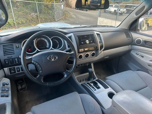 Used 2011 Toyota Tacoma 4x4 Double Cab image 9
