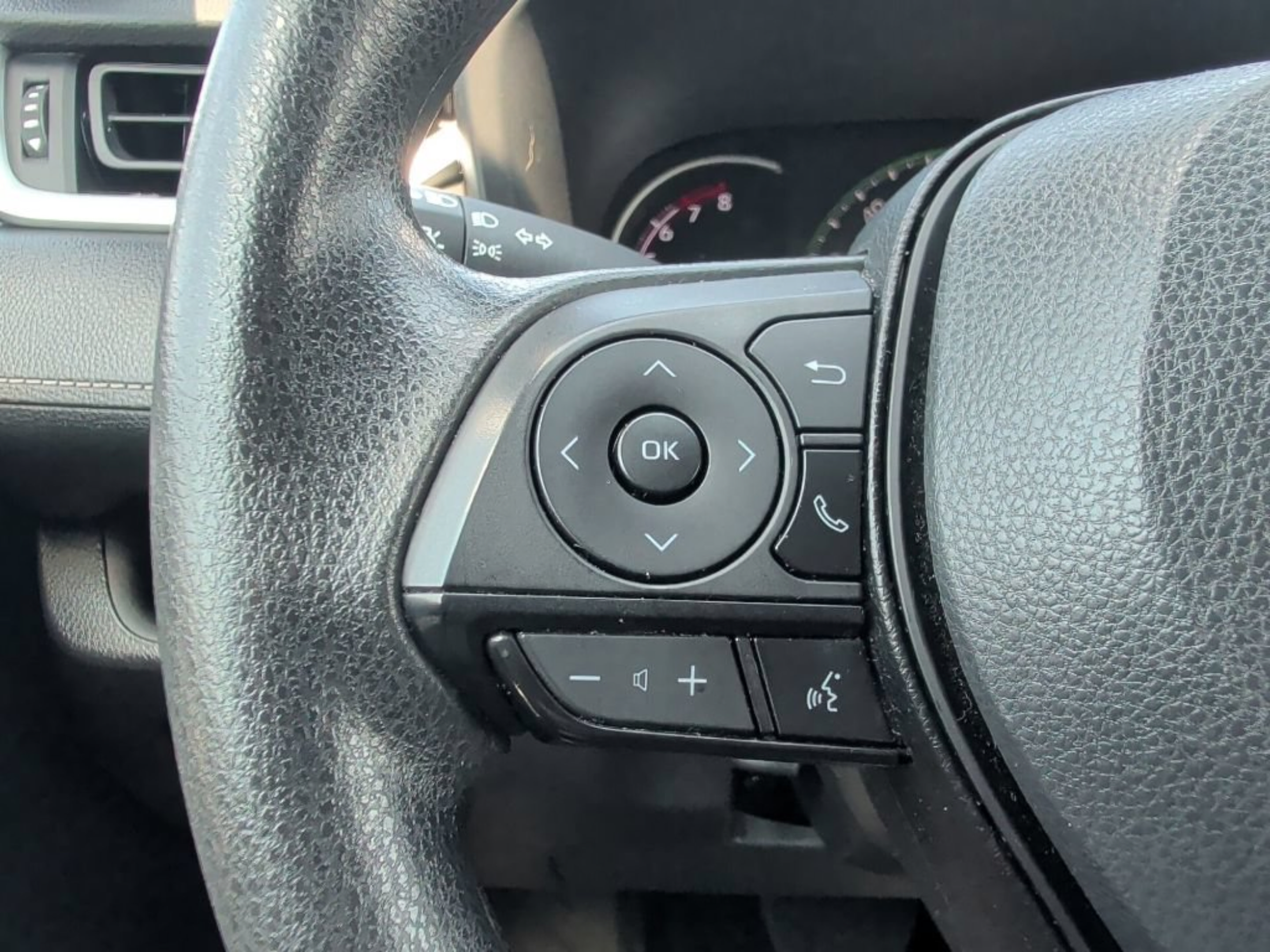 Used 2024 Toyota RAV4 XLE FWD image 18