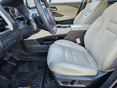 Used 2023 Nissan Rogue SL w/ SL Premium Package image 16