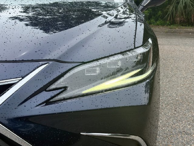 Used 2022 Lexus ES 350 Ultra Luxury w/ Accessory Package 2 FWD image 7