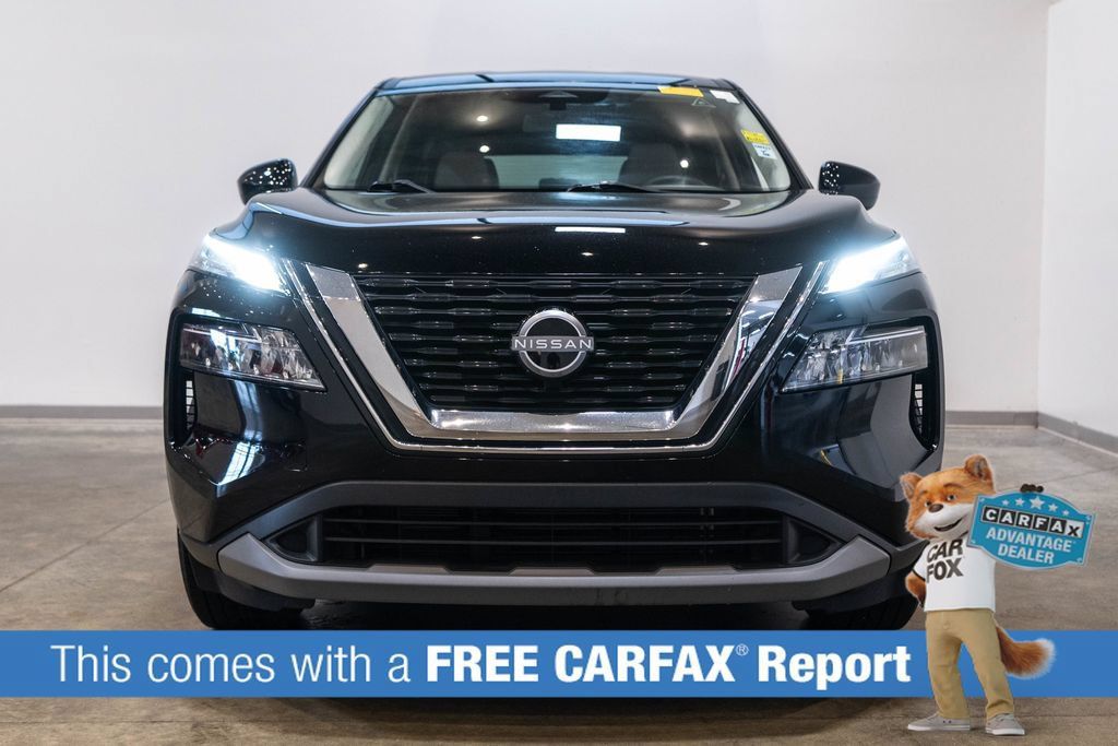 Used 2023 Nissan Rogue SV FWD image 2