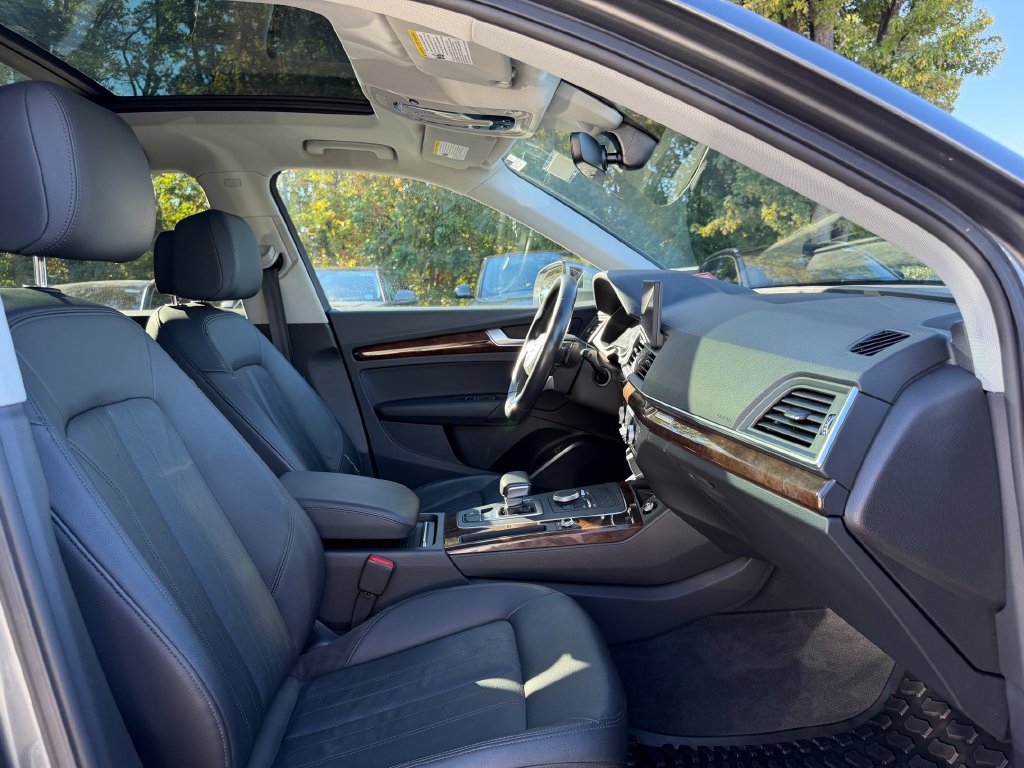 Used 2020 Audi Q5 2.0T Premium w/ Convenience Package AWD/4WD image 18