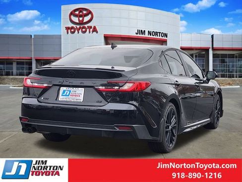 Used 2025 Toyota Camry SE image 6