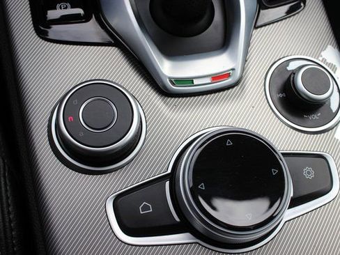 Used 2023 Alfa Romeo Stelvio Veloce image 11