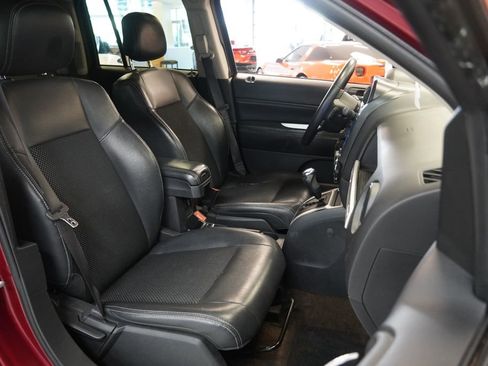 Used 2015 Jeep Compass Latitude image 32