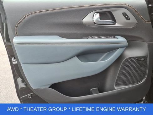 New 2027 Chrysler Pacifica Pinnacle w/ Theater Group AWD/4WD image 10