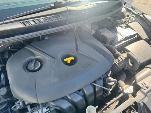 Used 2016 Hyundai Elantra SE image 34