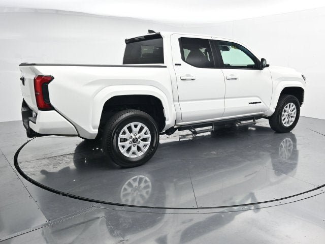 Used 2024 Toyota Tacoma SR5 AWD/4WD image 10
